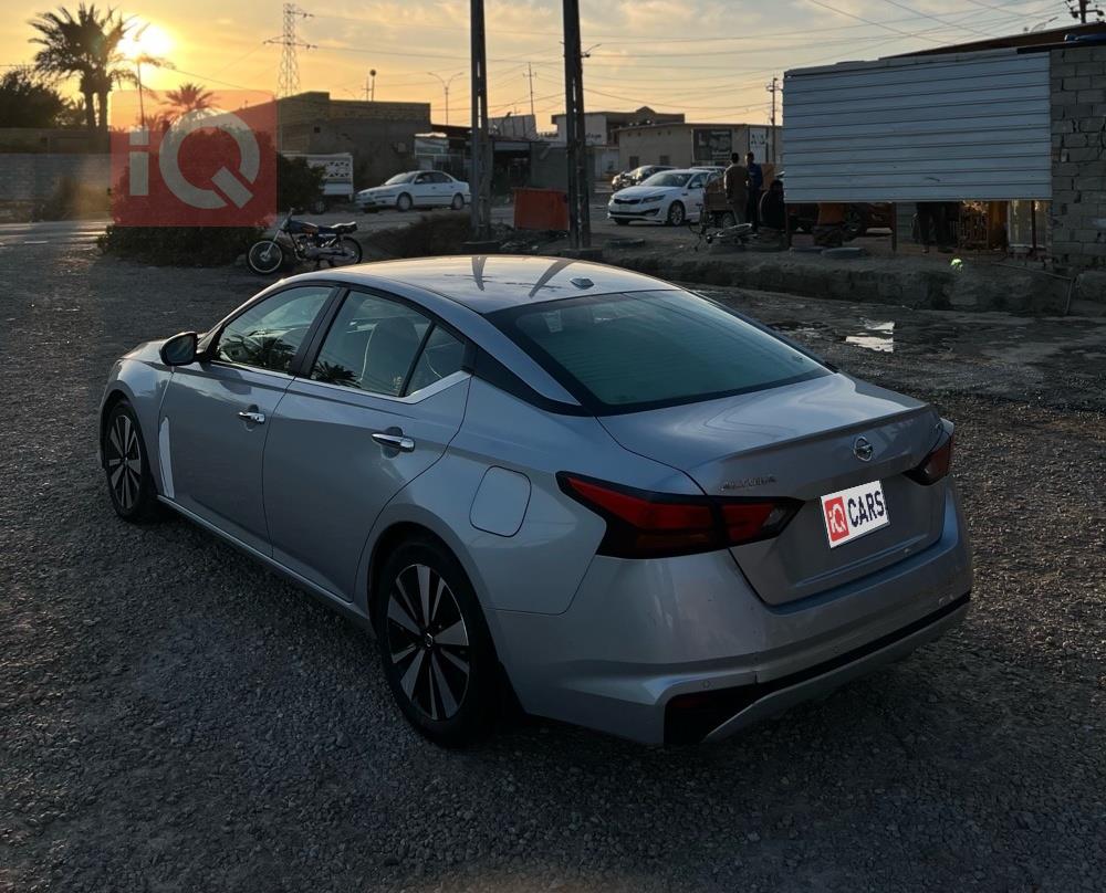 نيسان ألتيما